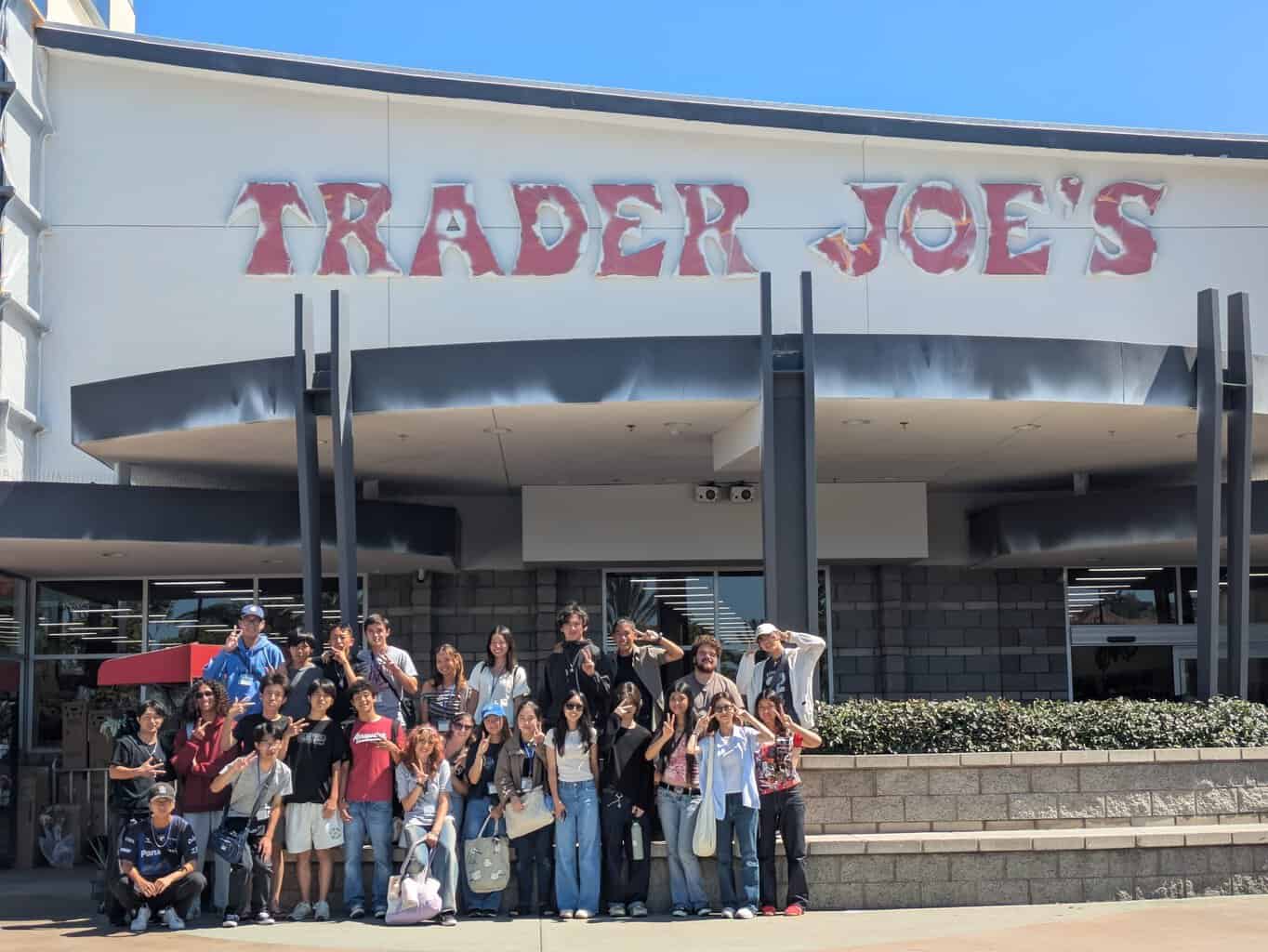 Trader Joe'sでのお買い物の様子
