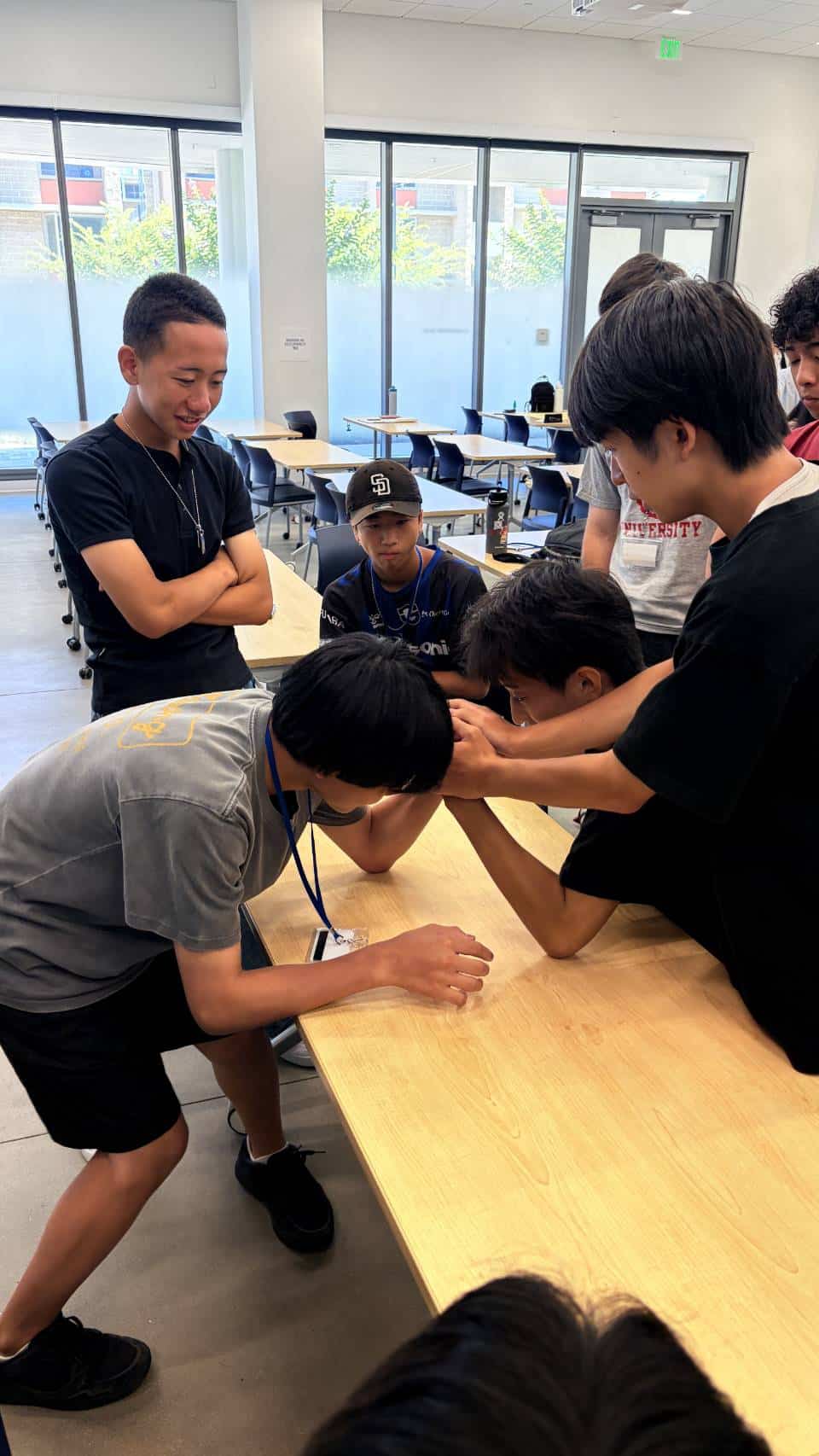 オールドタウンを散策する参加者たち