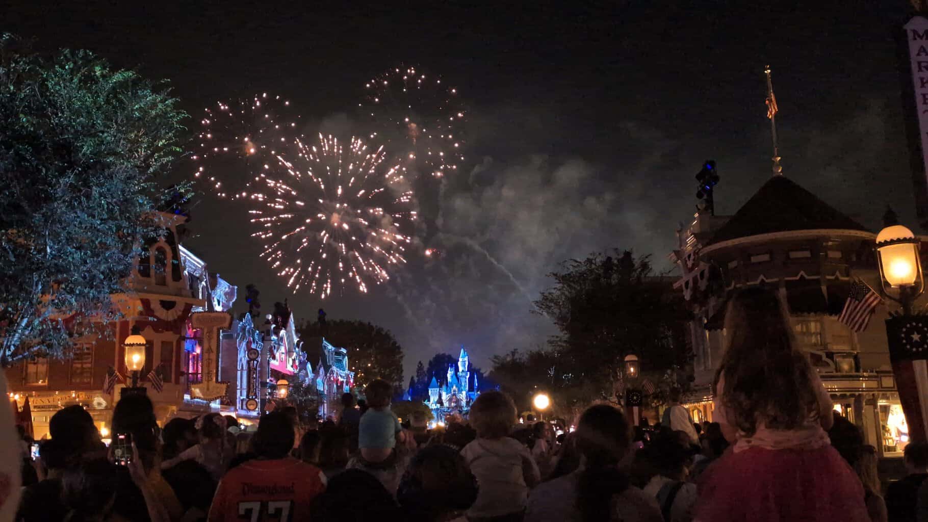 カリフォルニアの夜空を彩る花火