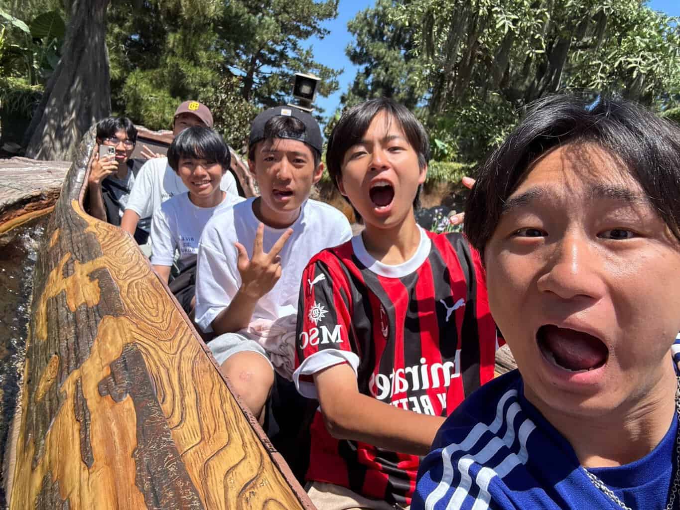 12日間お世話になった寮を清掃する参加者たち